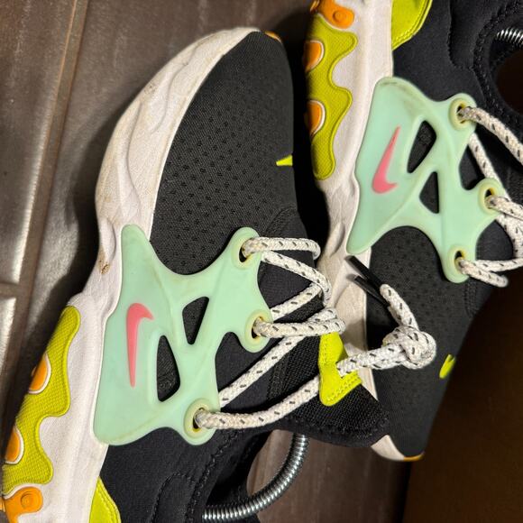 Nike Shoes Womens 7 React Presto Athletic Sneakers CJ0554-001 Black Multicolor - Picture 2 of 8